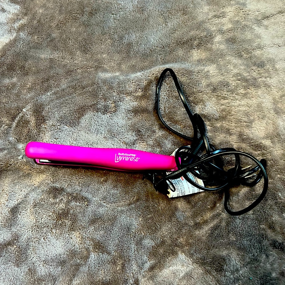 Mini pink straightener travel size